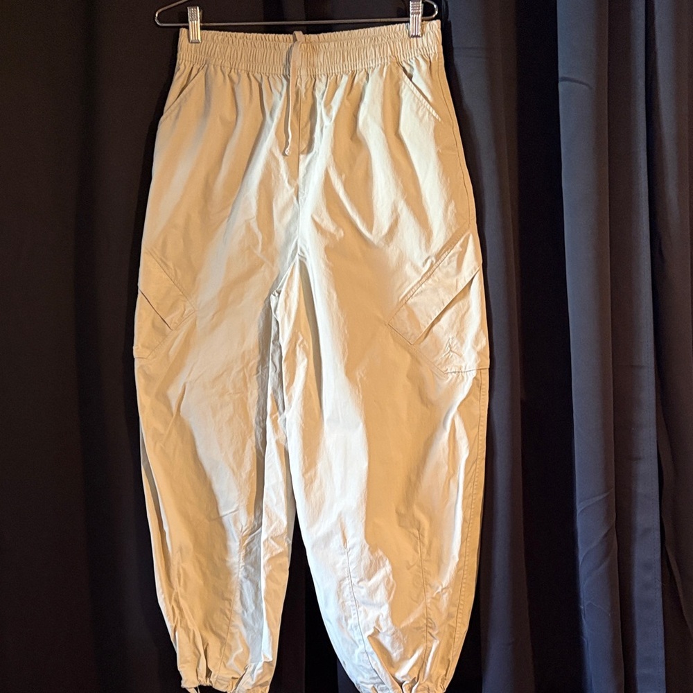Men's Casual Elastic-Waist Jogger Pants in Light Beige
